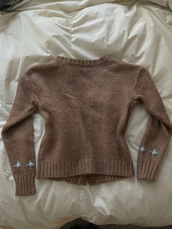 Brown Cable-Knit V-Neck Sweater with Embroidered Detail - Picture 2 of 2